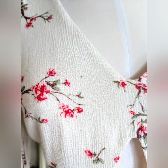 🐰Cream & Pink Floral V-Neck Long Sleeve Top - Picture 4 of 6